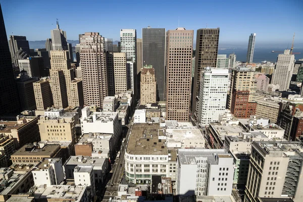 Rascacielos en el centro de San Francisco por la tarde —  Fotos de Stock
