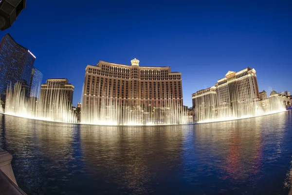 Faimosul hotel Bellagio cu jocuri cu apă în Las Vegas — Fotografie, imagine de stoc