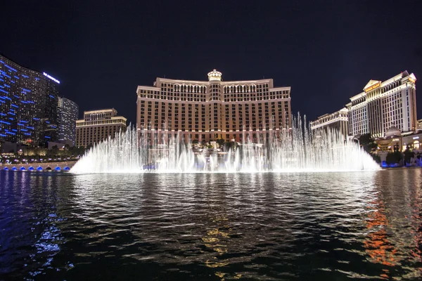Berömda bellagio hotel med vattenspel i las vegas — Stockfoto