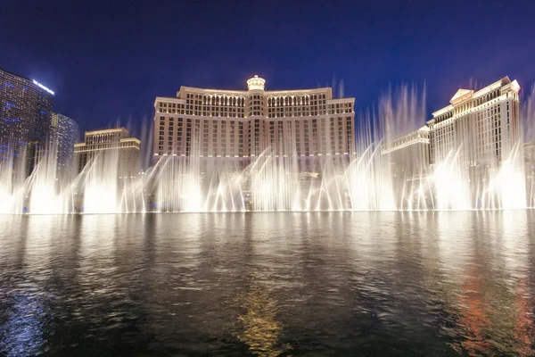 Famoso Bellagio Hotel com jogos de água em Las Vegas — Fotografia de Stock