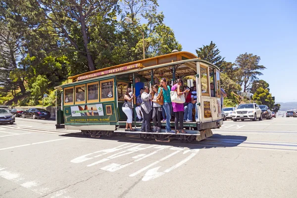 Famous Cable Car Bus near Fisherman's Wharf — Stock Photo, Image