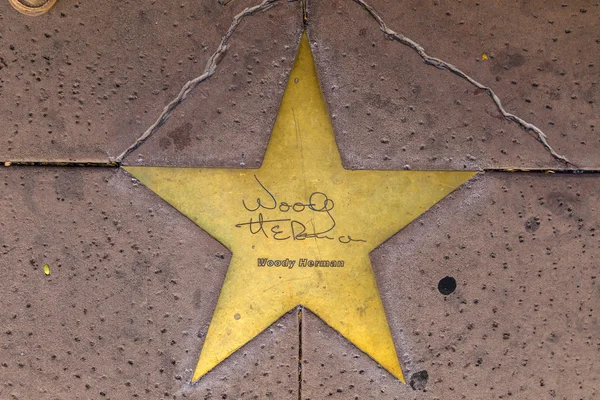 Hvězda Woodyho Hermana na chodníku ve Phoenixu, arizona. — Stock fotografie