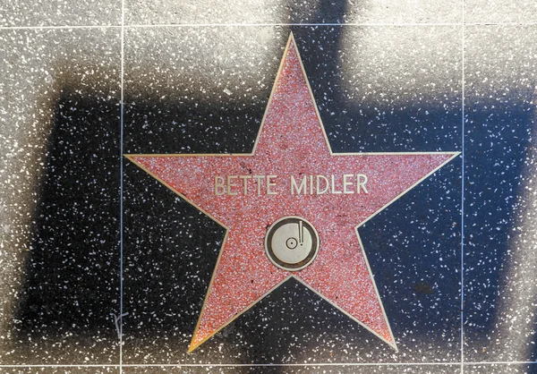 Μπέτι Μίντλερ της αστέρι στο hollywood με τα πόδια της φήμης — Φωτογραφία Αρχείου