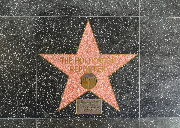 Estrela do repórter de Hollywood na Calçada da Fama de Hollywood — Fotografia de Stock