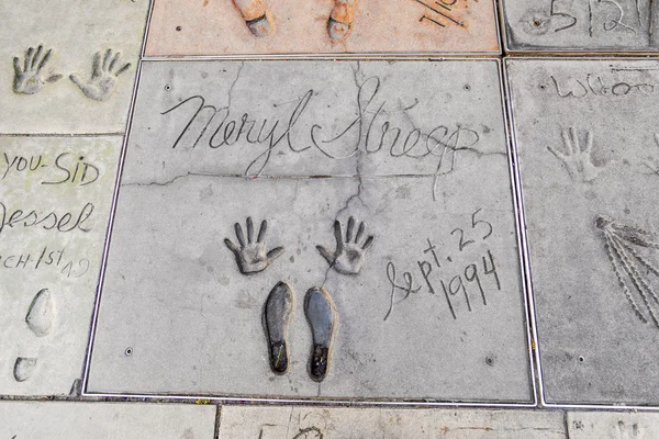Amprente de mână pe Bulevardul Hollywood în betonul chinezesc — Fotografie, imagine de stoc