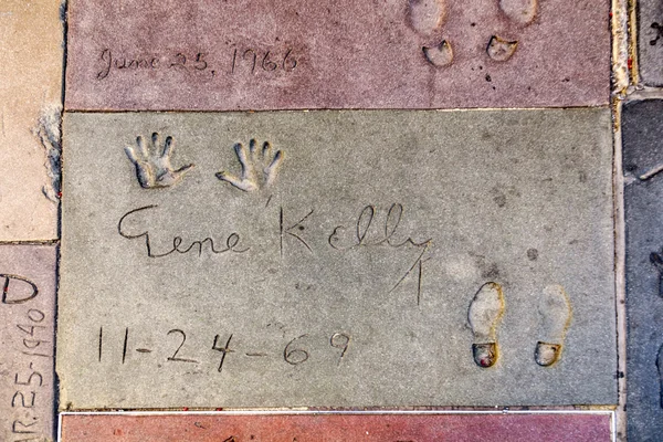 Відбитки рук у голлівудському бульварі в бетоні Китайська на — стокове фото