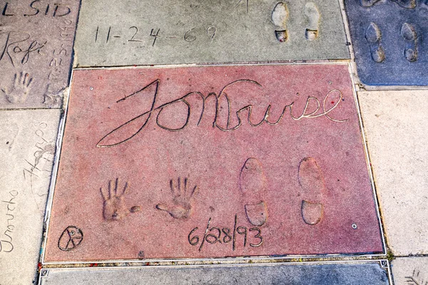 Huellas de manos en Hollywood Boulevard en el hormigón de los chinos — Foto de Stock