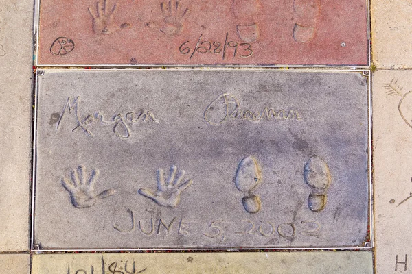 Handafdrukken in hollywood boulevard in het beton van Chinees de — Stockfoto