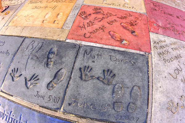 Matt Demon and Will Smiths handprints in Hollywood Boulevard — Stock Photo, Image