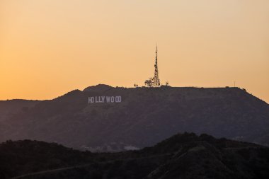 hollywood dağlarda günbatımı