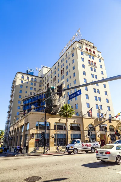 Sinal de rua Laranja Blvd em Hollywood com hotel Roosevelt em Bac — Fotografia de Stock