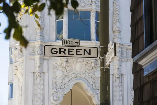 Знак знаменитой Зеленой улицы в Сан-Франциско — стоковое фото