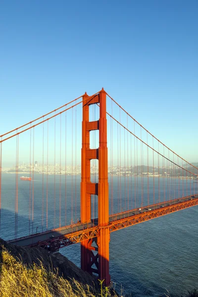 Famoso puente Golden Gate de San Francisco a última hora de la tarde — Foto de Stock
