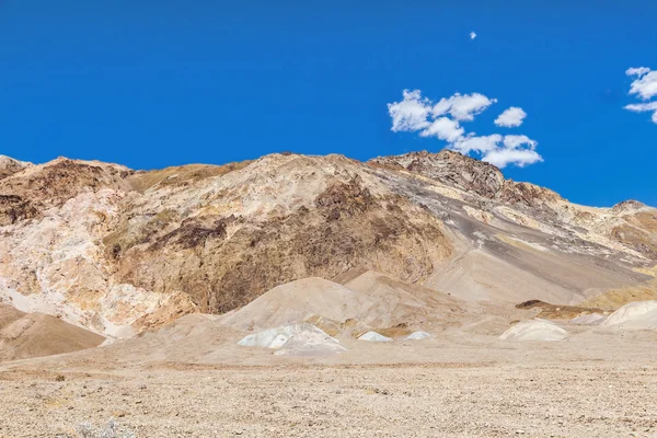 Prachtige rots formaties kunstenaars rijden in de death valley — Stockfoto