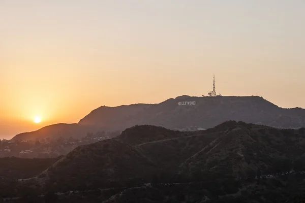 Coucher de soleil dans les montagnes hollywoodiennes — Photo