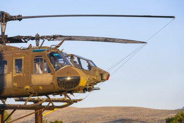 Bell ve Kobra helikopter Susanville'de gazileri Anıtı