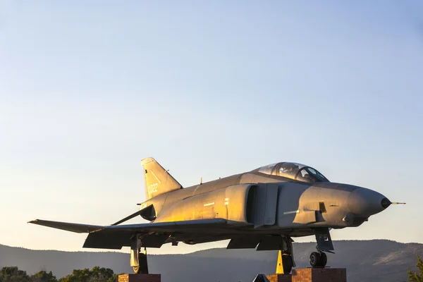 Истребитель Phantom F4 на мемориале ветеранов в Сусанвилле — стоковое фото