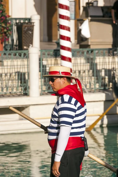 Gondolieres на венеціанському курортний готель & казино — стокове фото