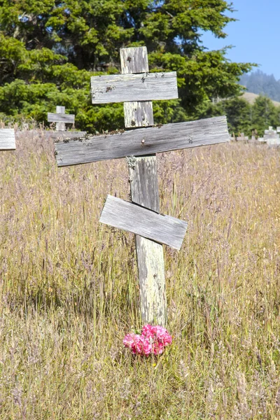 Viejas cruces en el histórico cementerio ortodoxo de Fort Ross — Foto de Stock