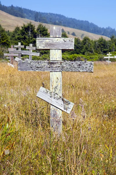 Old crosses at the historic orthodox cemetery of Fort Ross — Stock Photo, Image