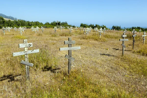 Stare krzyże na cmentarzu prawosławny zabytkowego fortu Ross — Zdjęcie stockowe