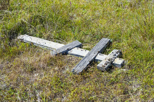 Vecchie croci nello storico cimitero ortodosso di Fort Ross — Foto Stock