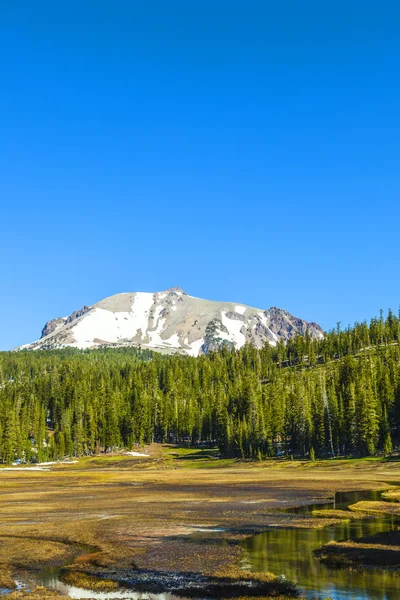 Snow on Mount Lassen in the national park — Stock Photo, Image