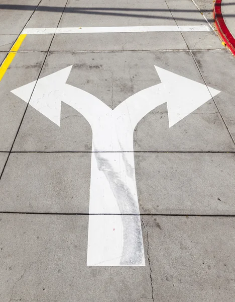 Arrows and lines on the asphalt to indicate the direction of dri — Stock Photo, Image