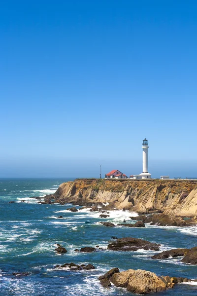 カリフォルニア州の有名なポイントアリーナ灯台 — ストック写真