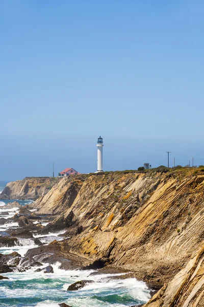 Famous Point Arena Lighthouse in morning fog — Stock Photo, Image