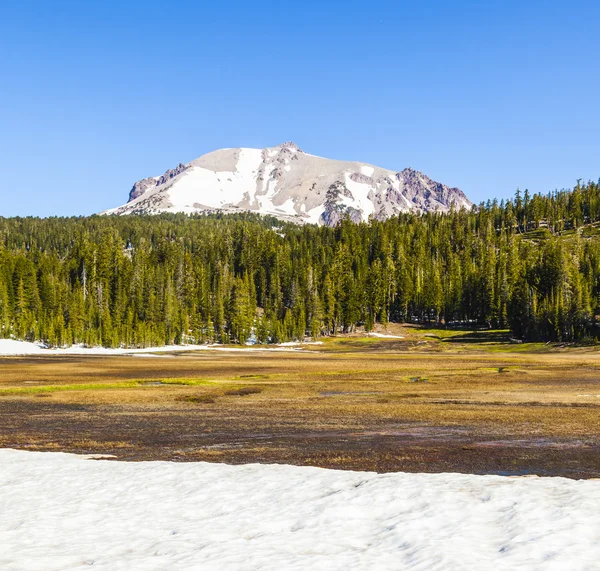 Snow on Mount Lassen in the national park — Stock Photo, Image