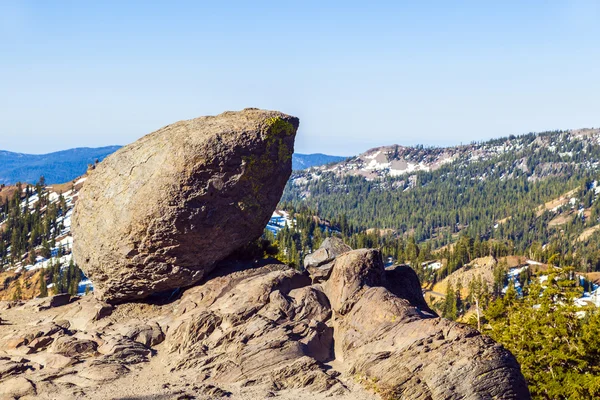 Natursköna rock på lasson national park — Stockfoto
