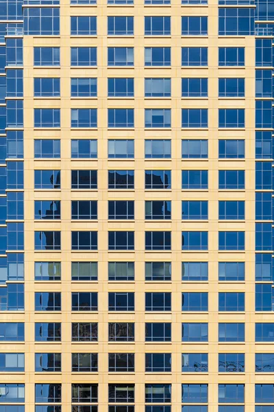 Fassade eines Wolkenkratzers — Stockfoto