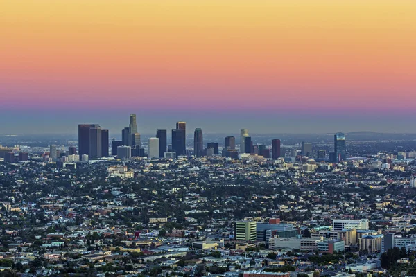 Visa till downtown los angeles i solnedgången — Stockfoto