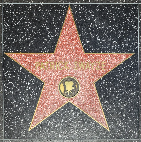 Patrick schwingt stern auf hollywood walk of fame — Stockfoto