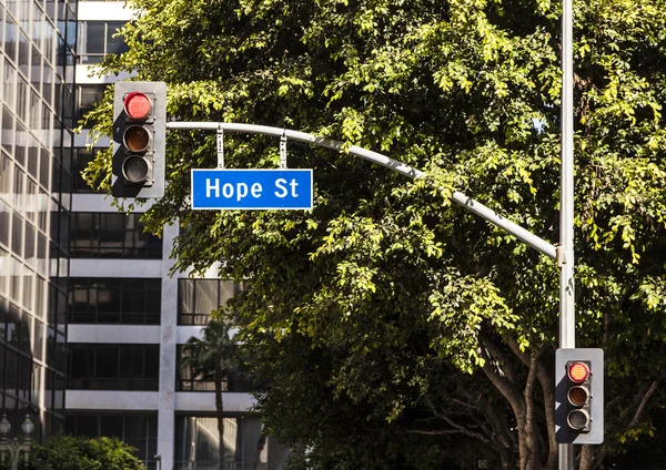 Gatuskylt Hope street i centrala Los Angeles — Stockfoto
