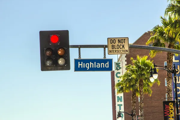 Ulica znak highland ulicy w hollywood — Zdjęcie stockowe