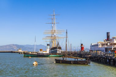 Vintage 1886 yelkenli gemi, balclutha ve 1914 kürek tekerlek römorkör