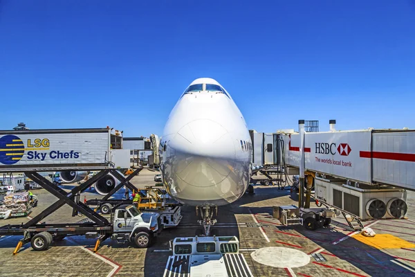 Lufthansa Boeing 747-es parkok helyzetben kapu — Stock Fotó