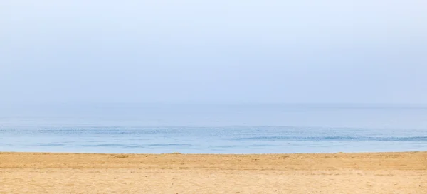 Lege strand in de ochtend — Stockfoto