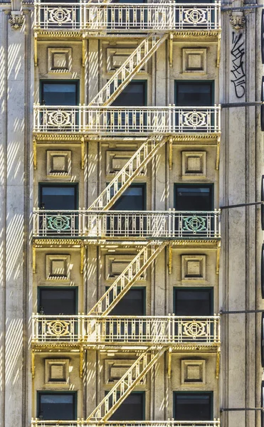 Facade of historic skyscraper downtown Los Angeles — Stock Photo, Image