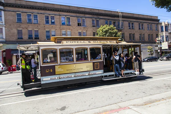 Famous Cable Car Bus in Powell and Mason street — Stock Photo, Image