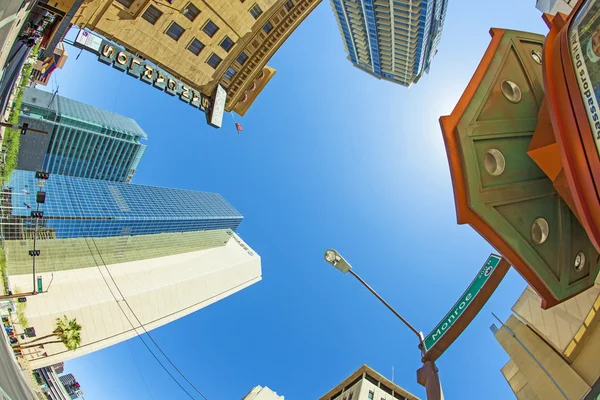 Perspektif gökdelenler downtown Yoldaşlığı — Stok fotoğraf