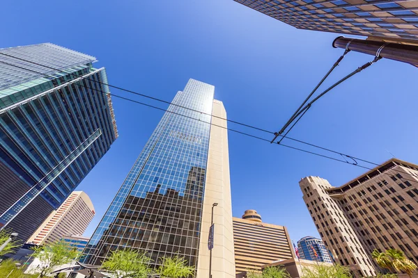 Perspektiv av skyskrapor downtown phoenix — Stockfoto