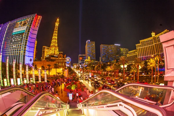 La striscia e l'hotel Paris Las Vegas — Foto Stock
