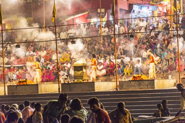 varanasi gange nehir, Hindistan dan gece manzarası.