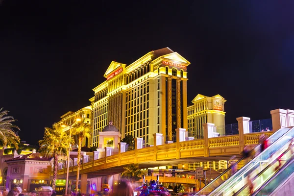 Caesars Palace Resort Fassade bei Nacht — Stockfoto