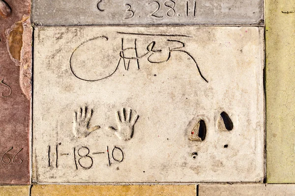 Відбитки рук Шер у голлівудському бульварі в бетоні чі — стокове фото