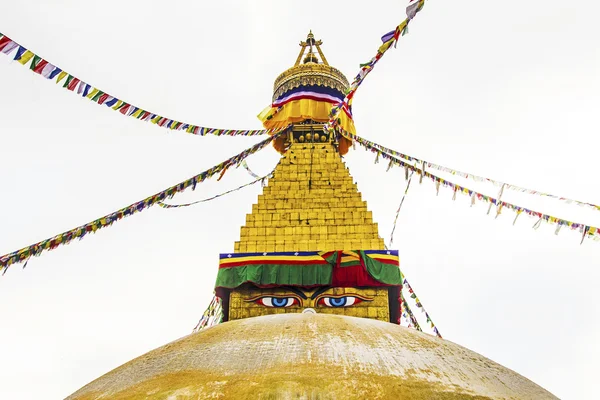 Bodhnath stupa w kathmandu z oczy Buddy i modlitwa flagi wi — Zdjęcie stockowe
