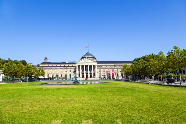 Famoso Casino histórico y Kurhaus en Wiesbaden — Foto de Stock
